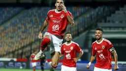 الأهلي يهدر فرصًا بالجملة.. ويكتفي...