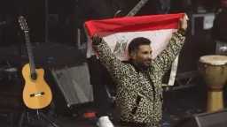 رافعًا علم مصر.. أحمد سعد...