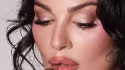 نادين نسيب نجيم تخطف الأنظار...