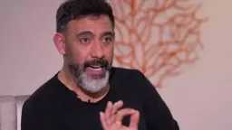 «المرض رجعني طفل».. عمرو مصطفى...