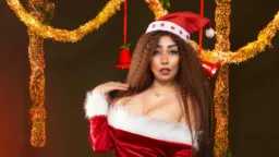 بملابس بابا نويل الفنانة الإستعراضية...