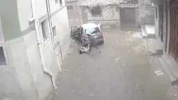 طفل يصرخ وشقيقه يقاوم.. خطف...