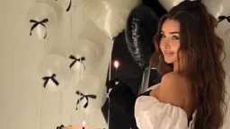 الأسود والأبيض يزينان عيد ميلاد...