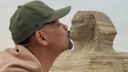 ويل سميث يستمتع بسحر مصر.....