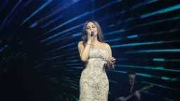 إليسا تخطف الأنظار في أبوظبي.....