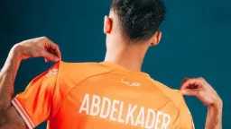 أحمد عبد القادر يظهر بقميص...