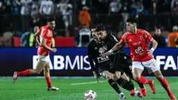 الأهلي يستعين بحكام أجانب لمواجهتي...