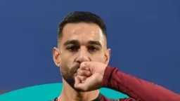 عمرو السولية يحتفل بإنجاز سيراميكا.....